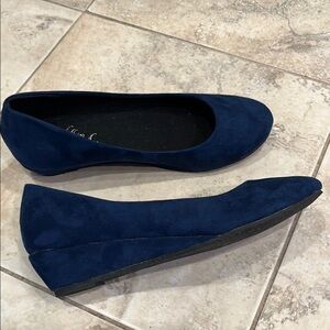 Navy Faux Suede Low Wedge Shoes for Versatile Wear